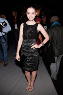 Lily Collins feet photo thumbnail