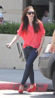 Lily Collins feet photo thumbnail