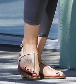 Lily Collins feet photo thumbnail