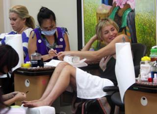 Sharon Stone feet photo thumbnail