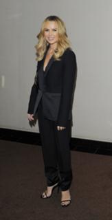 Amanda Holden feet photo thumbnail