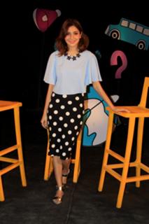 Anushka Sharma feet photo thumbnail
