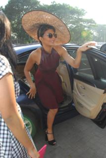 Jacqueline Fernandez feet photo thumbnail