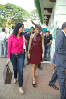 Jacqueline Fernandez feet photo thumbnail