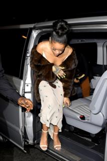 Rihanna feet photo thumbnail