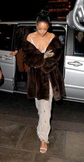 Rihanna feet photo thumbnail