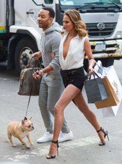 Chrissy Teigen feet photo thumbnail