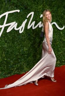 Karlie Kloss feet photo thumbnail