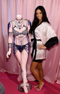 Adriana Lima feet photo thumbnail