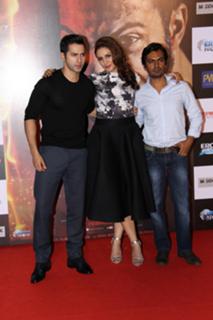 Huma Qureshi feet photo thumbnail