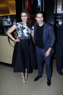 Huma Qureshi feet photo thumbnail