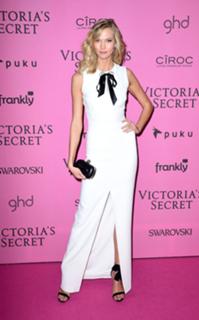 Karlie Kloss feet photo thumbnail