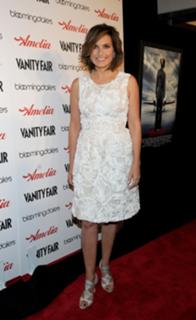 Mariska Hargitay feet photo thumbnail