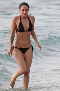 Megan Fox feet photo thumbnail