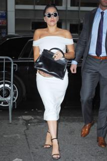 Lady Gaga feet photo thumbnail