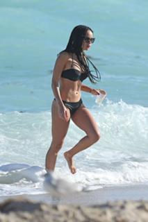 Zoë Kravitz feet photo thumbnail
