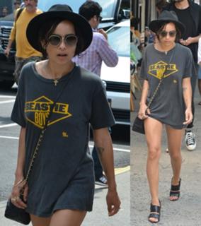 Zoë Kravitz feet photo thumbnail