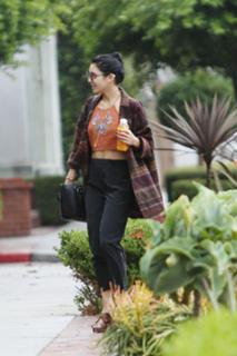 Vanessa Hudgens feet photo thumbnail