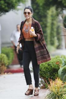 Vanessa Hudgens feet photo thumbnail