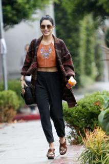 Vanessa Hudgens feet photo thumbnail