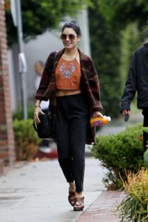 Vanessa Hudgens feet photo thumbnail