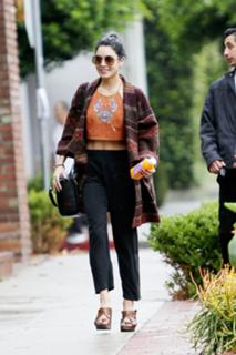 Vanessa Hudgens feet photo thumbnail