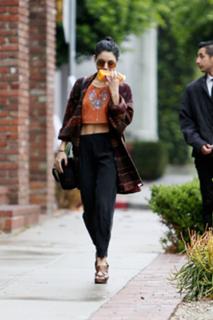 Vanessa Hudgens feet photo thumbnail