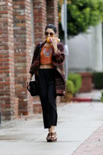 Vanessa Hudgens feet photo thumbnail