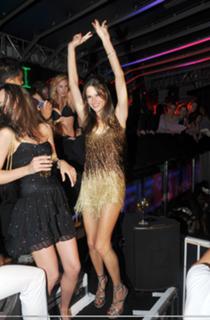 Alessandra Ambrosio feet photo thumbnail