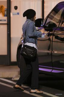 Lea Michele feet photo thumbnail
