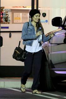 Lea Michele feet photo thumbnail