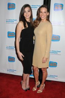 Hilary Swank feet photo thumbnail