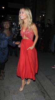 Kimberley Garner feet photo thumbnail