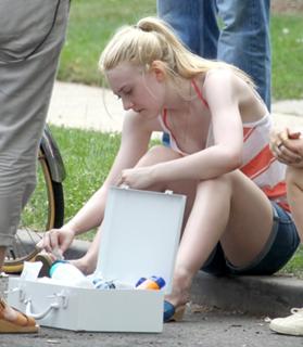 Dakota Fanning feet photo thumbnail