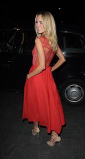 Kimberley Garner feet photo thumbnail