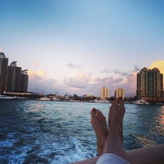 Heidi Klum feet photo thumbnail