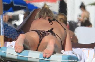 Nicky Rothschild feet photo thumbnail