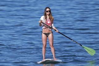 Olivia Wilde feet photo thumbnail