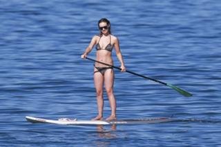 Olivia Wilde feet photo thumbnail