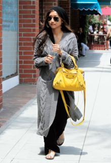 Brenda Song feet photo thumbnail