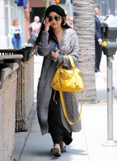 Brenda Song feet photo thumbnail