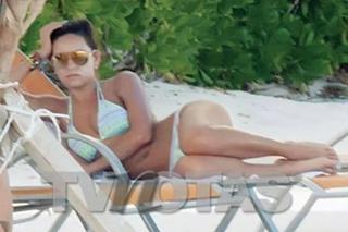 Tania Rincón feet photo thumbnail