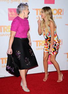 Sarah Hyland feet photo thumbnail