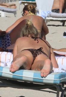 Nicky Rothschild feet photo thumbnail