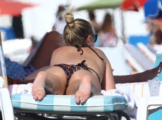 Nicky Rothschild feet photo thumbnail