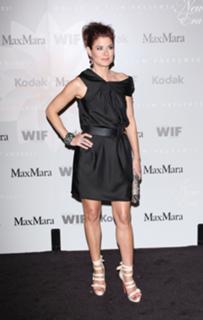 Debra Messing feet photo thumbnail