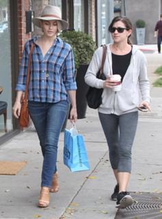 Julianne Hough feet photo thumbnail
