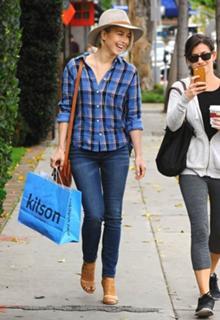 Julianne Hough feet photo thumbnail
