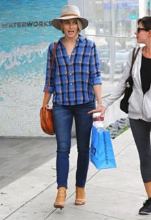 Julianne Hough feet photo thumbnail