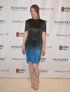Julianne Moore feet photo thumbnail